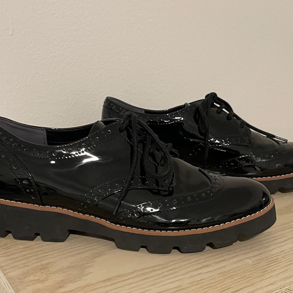 Vionic Black Patent Leather Brogue Flats - Picture 5 of 9